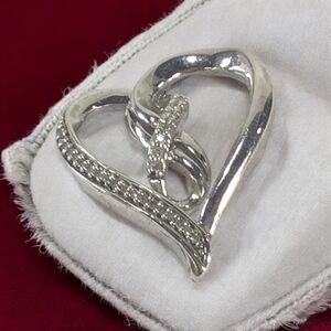 925 Silver Diamond pendant 3.2g